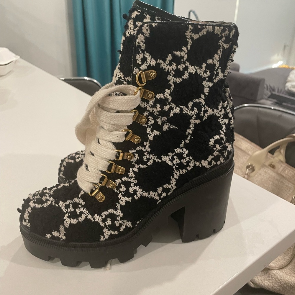 Gucci boots size 8